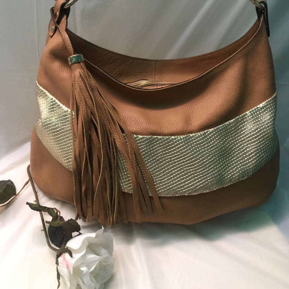 Innue pebble leather
